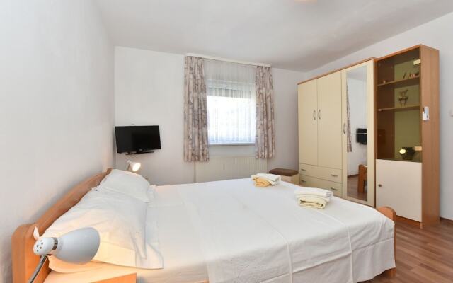 Traditional Apartment in Zadar With Garden