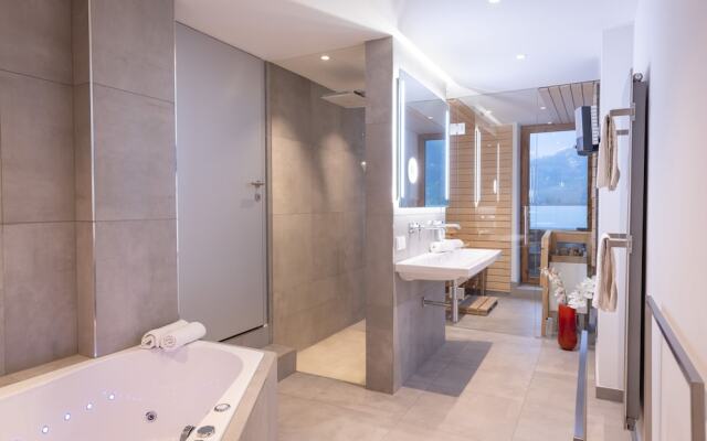 Lakefront Suite 148 by we rent