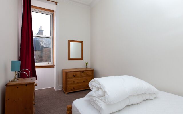 Spacious and Bright Polworth Flat