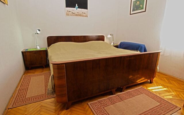 Apartment 461