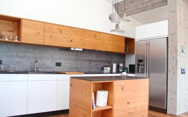 3,5 Zimmer Dachwohnung: Modern, komfortabel, zentral, mit Bergsicht