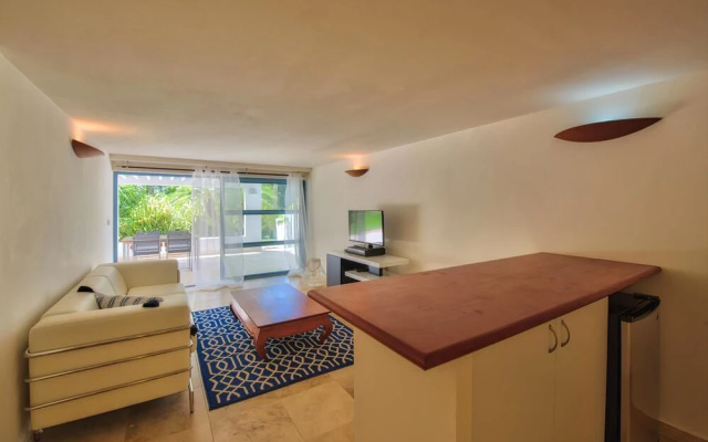 Exclusive Location, Heated Pool, Walk to the Beach, AC, Free Wifi, Concierge Services — фото 3