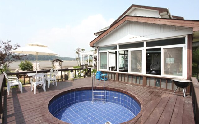 Marina Motel