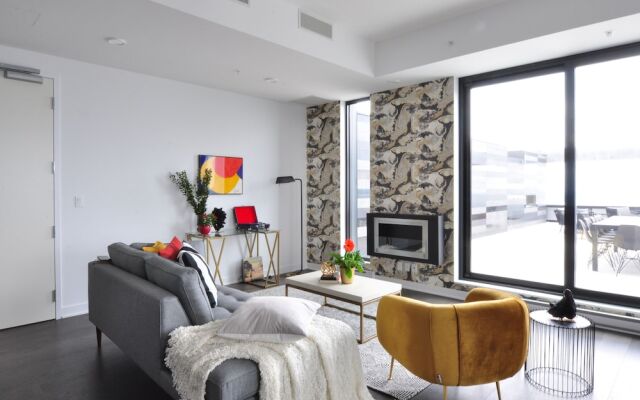 Tour des Canadiens Penthouse by Hometrotting