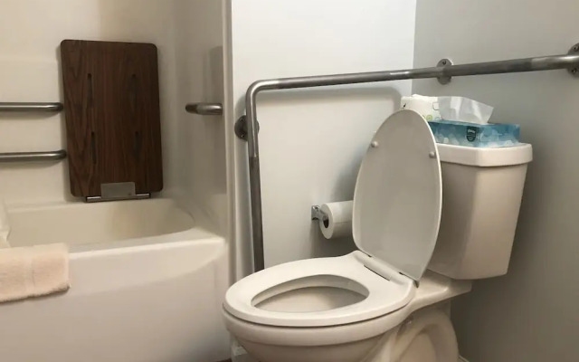 Knapps Narrows Marina & Inn