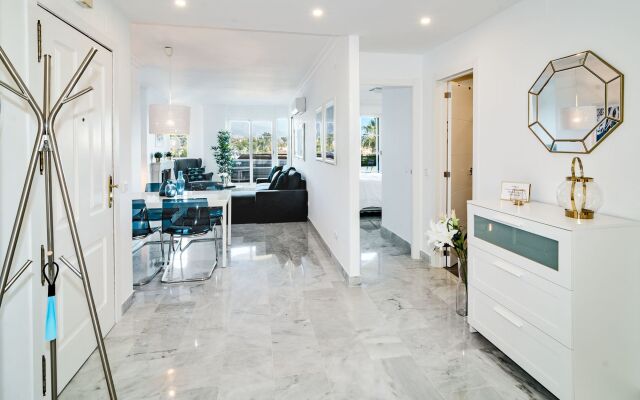 SAT1-walking distance to Puerto Banus