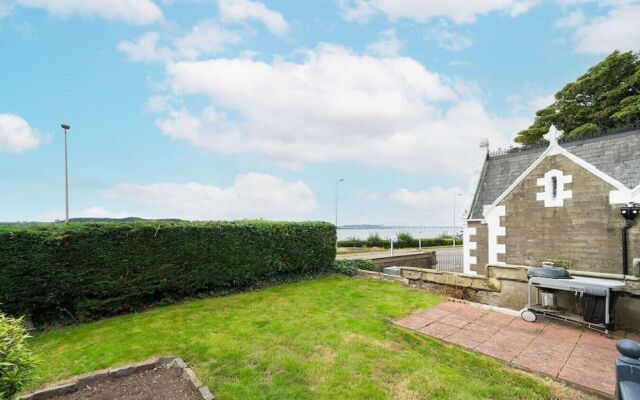 The Gate Lodge - Modern and Period Combined