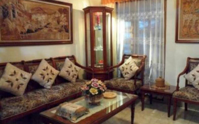 Raras Family House