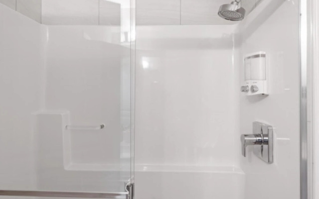 2BR 2BA Stampede and Calgary Tower View Free Park
