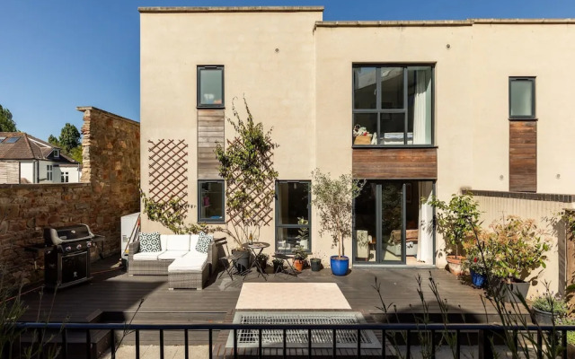 Stylish Family Home With Garden