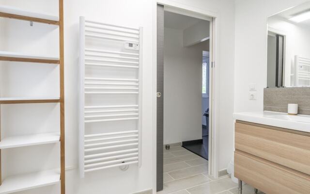 Attractive Holiday Home in Cessenon-sur-orb With Terrace