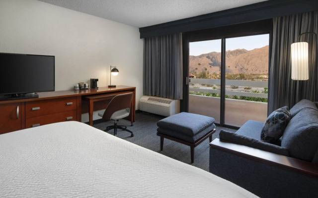 Courtyard By Marriott Palm Springs