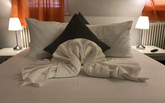 INSIDE FIVE City Apartments