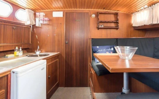 Authentic Houseboats Amsterdam