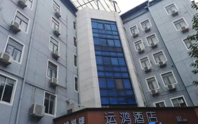 Yunhong Hotel (Guangzhou Railway Station Xicun Subway Station)