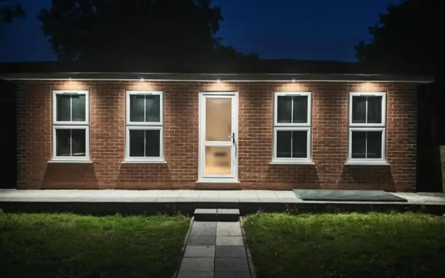 SnoozeDen Westmead – Windsor Castle & Legoland