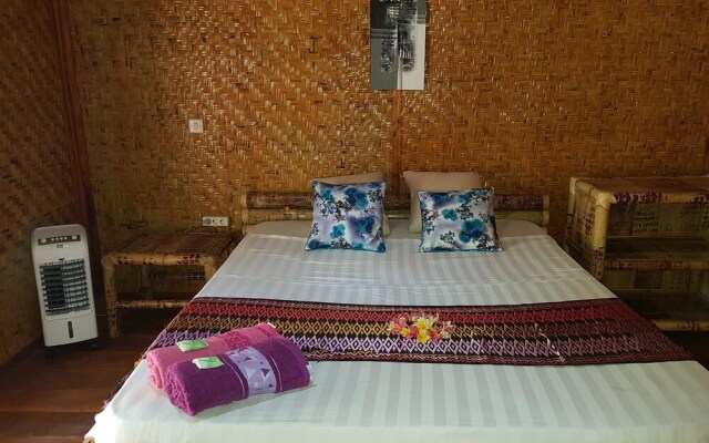 Wooden Paradise Home Stay - Hostel