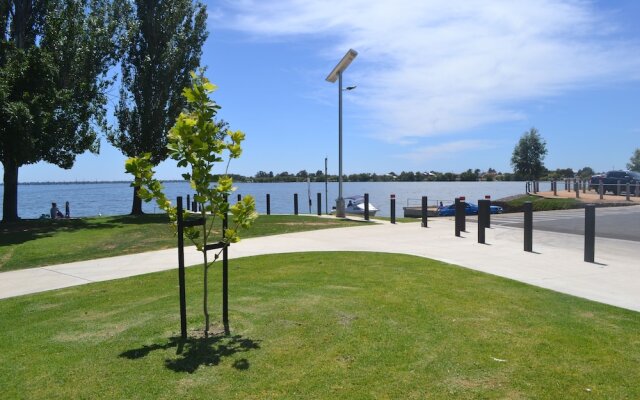 Grange Water View Yarrawonga