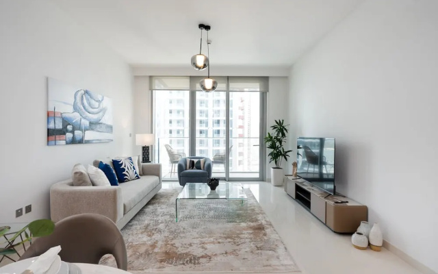 Contemporary 1BR w Dubai Marina Glimpse