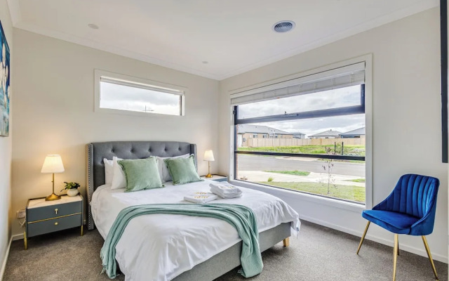 StayAU Charming 4BR Retreat Wyndham Vale