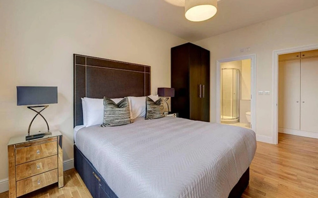 Modern 3 Bed Apartment Next to the Park - 210a