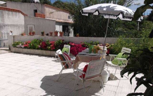 House With 2 Bedrooms in Carvoeira, With Wonderful Mountain View, Encl