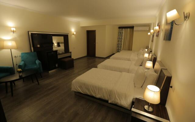 Pyramid Edge Hotel & Exclusive Pyramids View Rooftop