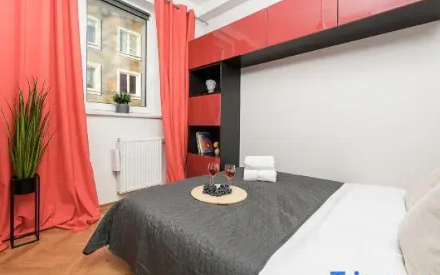 Lumina airy apartment with balcony