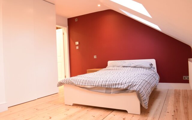 Retro 2 Bedroom Flat In Clapham