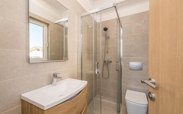 Amazing Home in Vrsi With 3 Bedrooms and Wifi