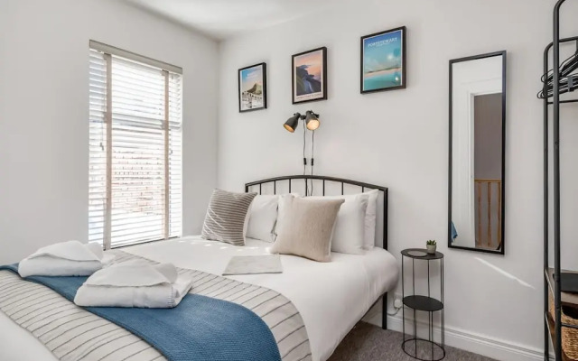 Central Belfast Apartments: Retro R&R