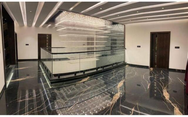 RedhomeX CASA Chino 7BHK