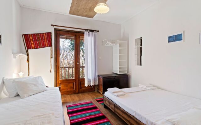 Snug Apartment in Agios Nikolaos With Garden