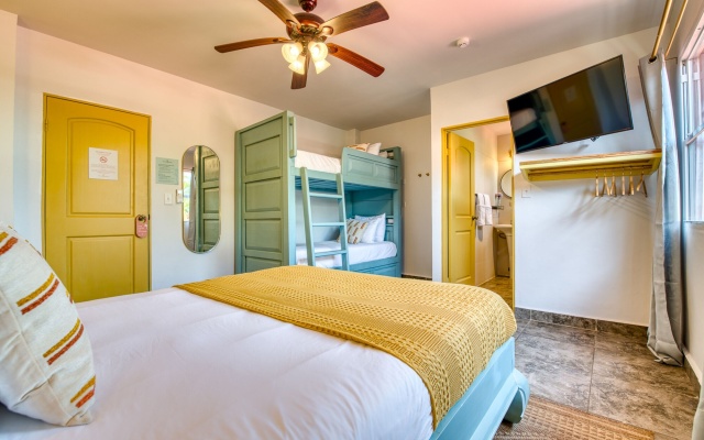 Bocas Paradise Hotel