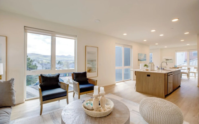 Seaside Vacation Rental w/ On-site Beach Access!