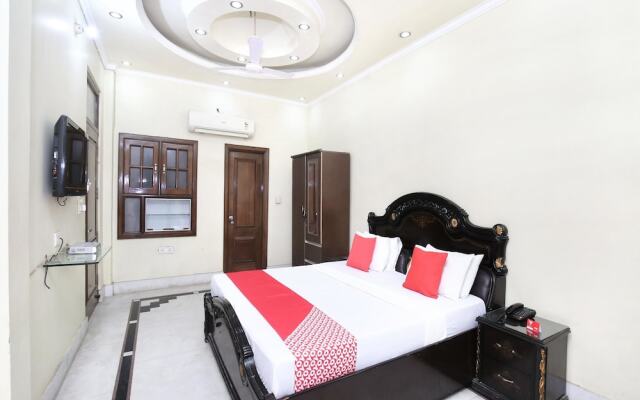 OYO 15347 Dhingra Residency
