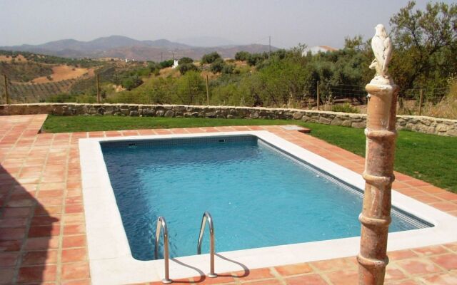 Pretty Cottage in Villanueva de la Concepcion with Pool