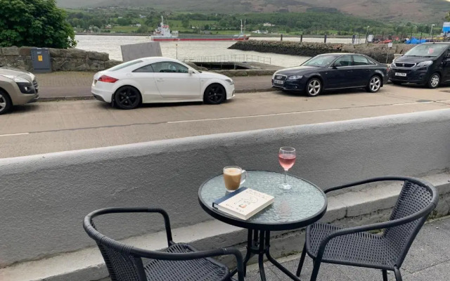 Luxurious Fully-equipped Seafront Apartment