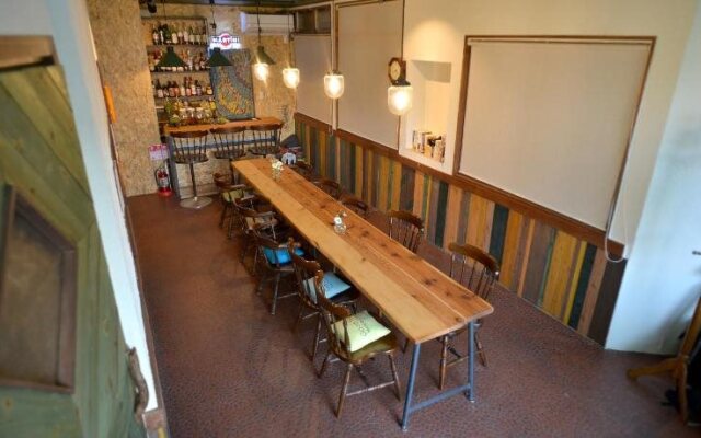 Good Trip Hostel & Bar