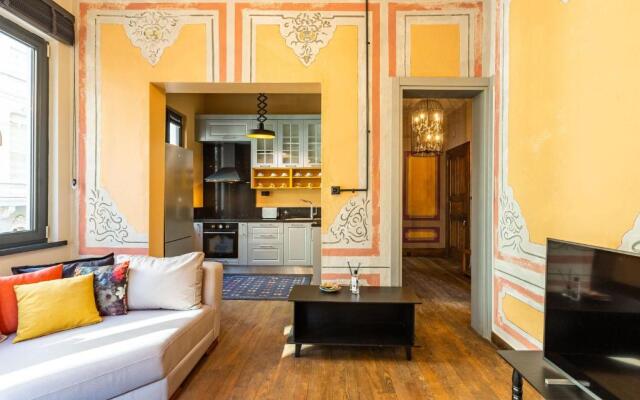 Historical Flat With Turkish Hammam