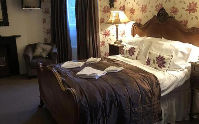 The Oakeley Arms Hotel