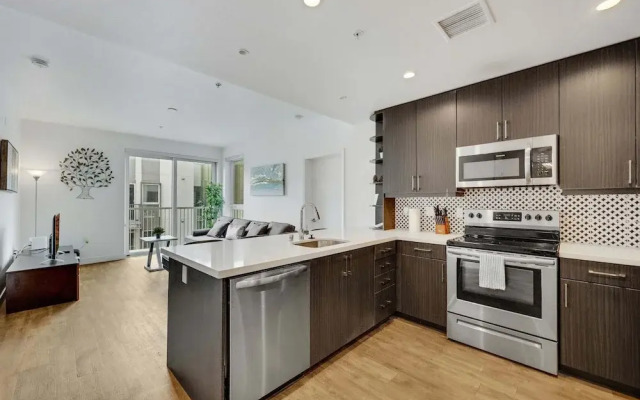 Stylish 2BR Family Apartment by Dtla