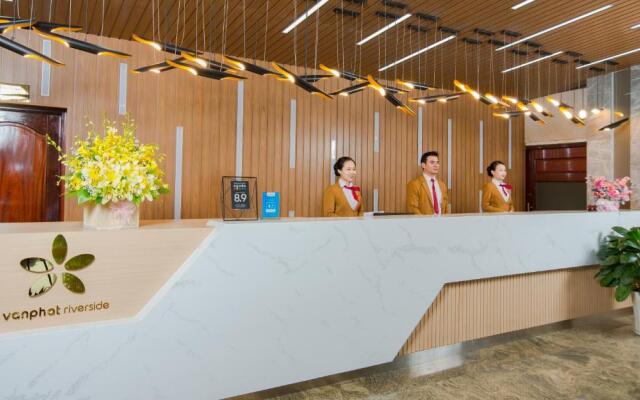 Van Phat Riverside Hotel