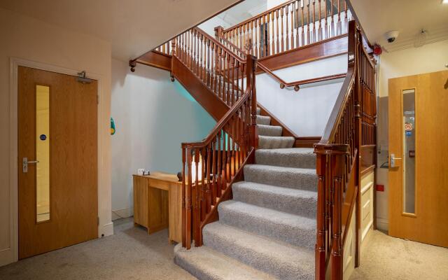 OYO Oakcroft Guest House Manchester Airport