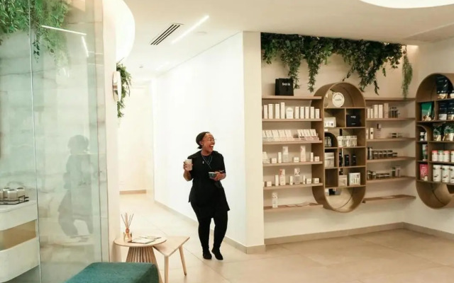 Upmarket unit at Ellipse waterfall country estate