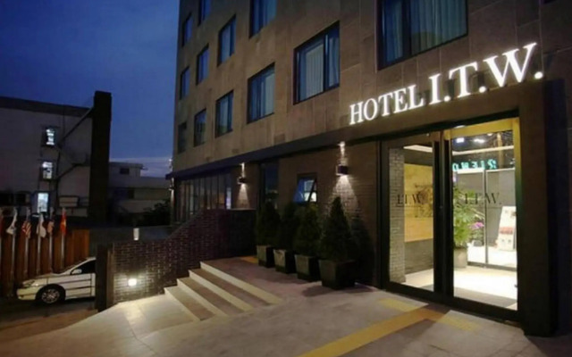 I.T.W. Hotel