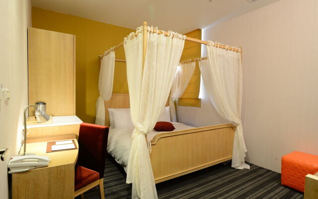 In Young Hotel