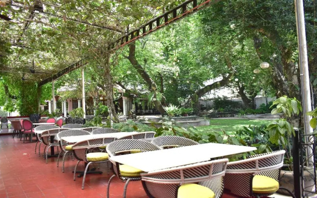 The Henry Suites MiraNila Quezon City