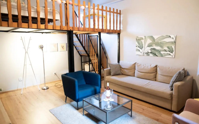 KLAU10 Studio Apartment In Party District.