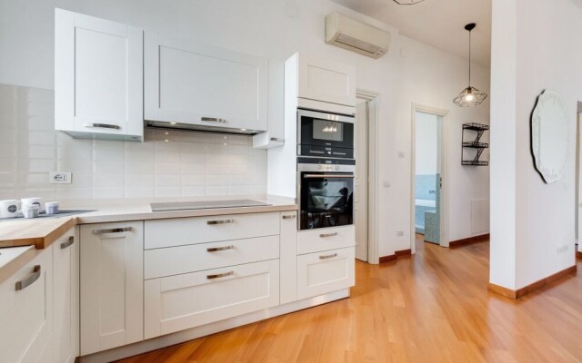 Modern and Stylish Flat Near P.zza Della Repubblica